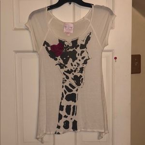Giraffe graphic tee